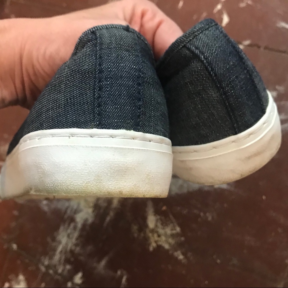 Gap Slipons - Picture 2 of 3